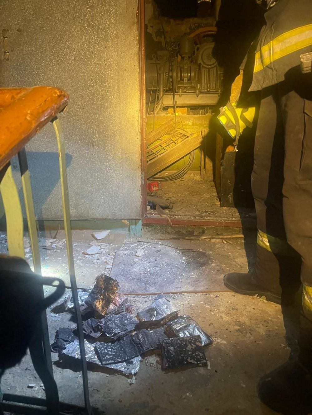 На Нікопольщині загорілася дев’ятиповерхівка, понівечено адмінбудівлю, під обстрілами був і Синельниківський район