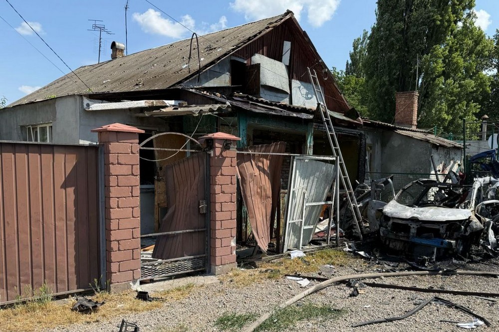 Загиблий, поранені і руйнування: подробиці про смертельний обстріл Нікополя 17 червня (фото)
