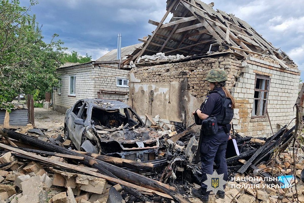 Фото наслідків смертельного обстрілу Нікополя і ударів по району показали у поліції