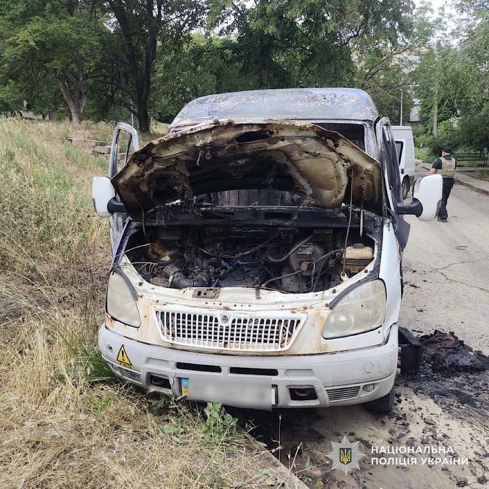 Фото наслідків смертельного обстрілу Нікополя і ударів по району