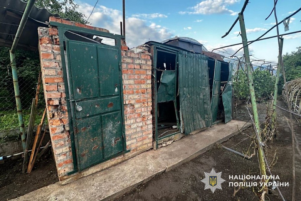 Фото наслідків смертельного обстрілу Нікополя і ударів по району