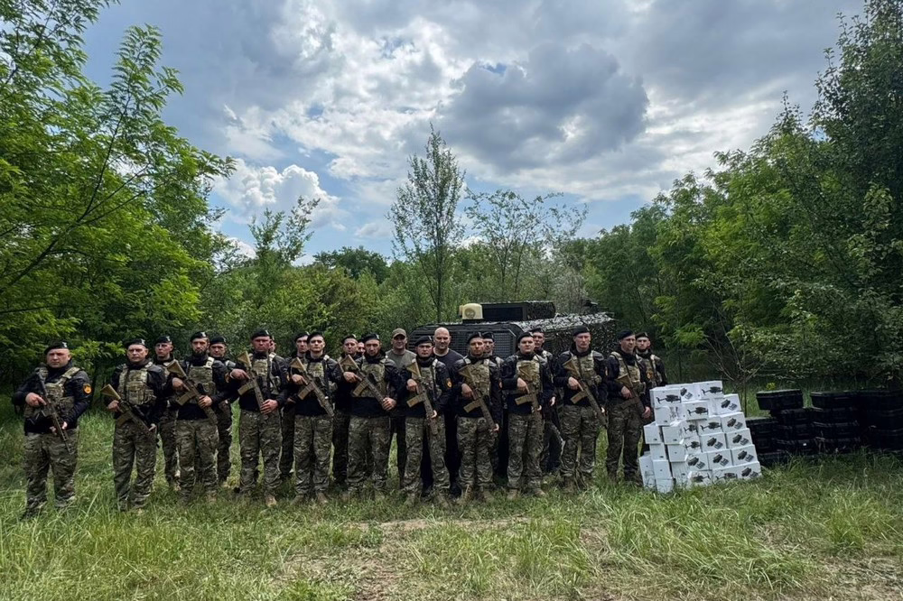 Бізнес Дніпропетровщини передав на фронт «сувеніри», від яких ворог палатиме (фото)