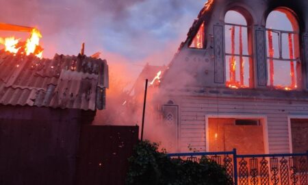 У Нікополі сталася пожежа через обстріли, під ударом була й Марганецька громада, а також Синельниківський район (фото)