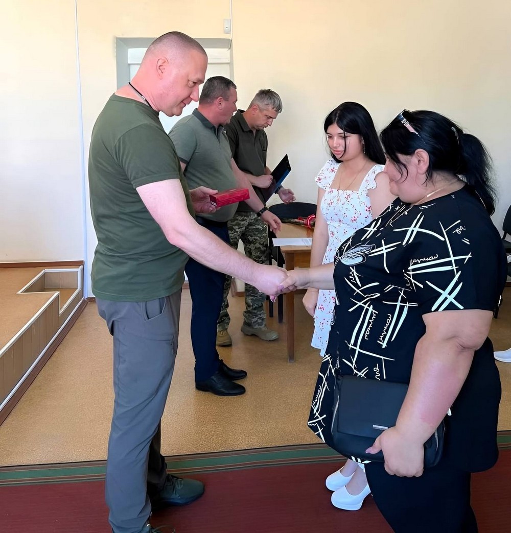 Начальник Нікопольського РТЦК та СП вручив державні нагороди
