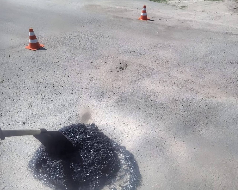 До уваги водіїв! У Червоногригорівці розпочався ямковий ремонт доріг (фото)
