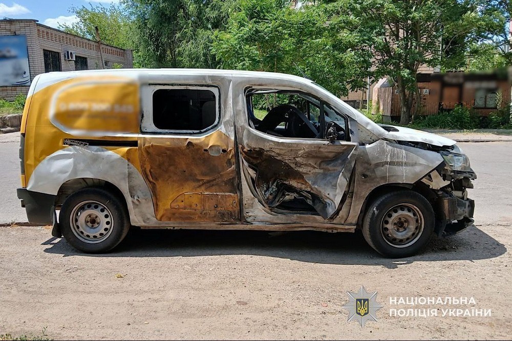 Потрощено будівлі і автівки: майже 40 заяв про обстріли Нікопольщини отримали у поліції за добу (фото)