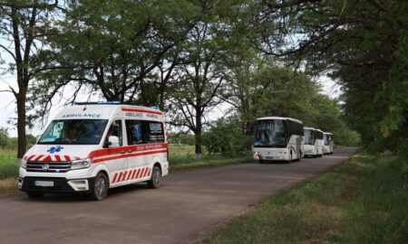 Триває евакуація на Дніпропетровщині: вивезли підопічних психоневрологічного інтернату (фото)