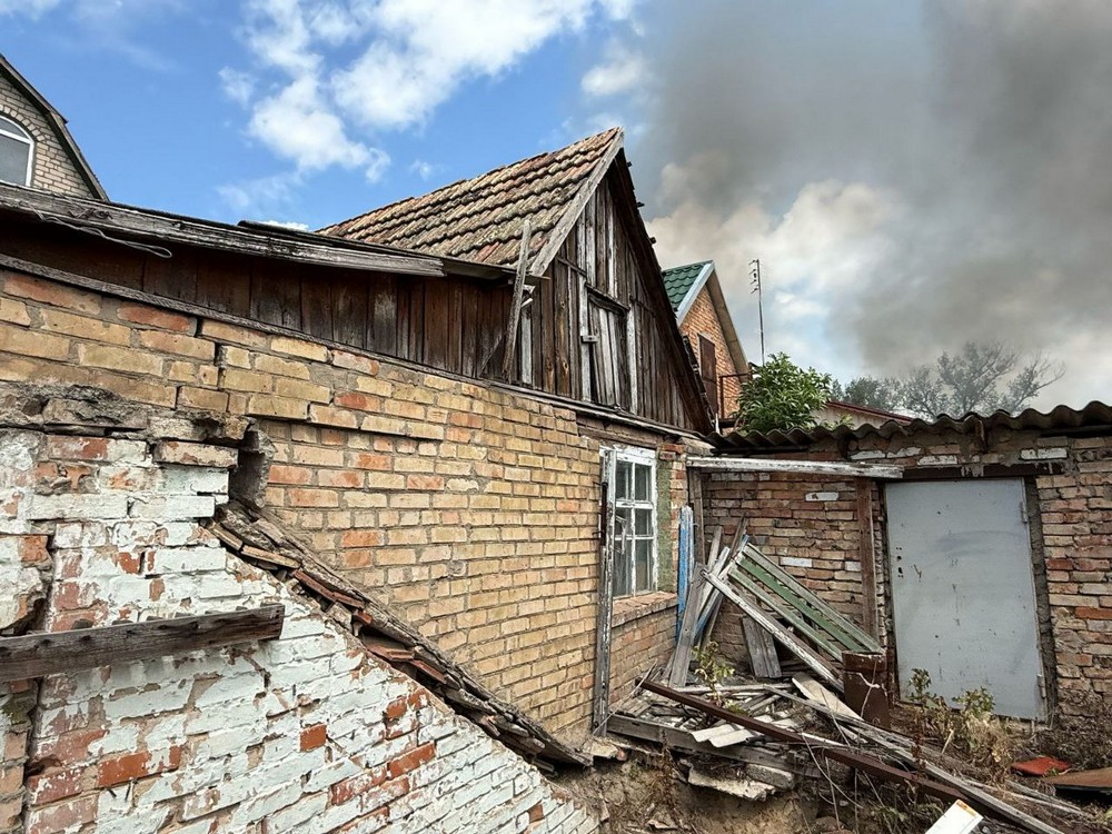 Фото наслідків обстрілів Нікополя