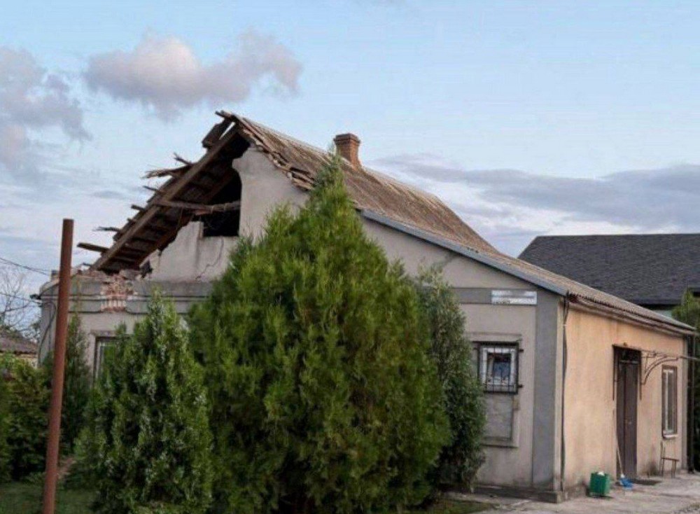 Фото наслідків ворожих атак у Нікополі і районі