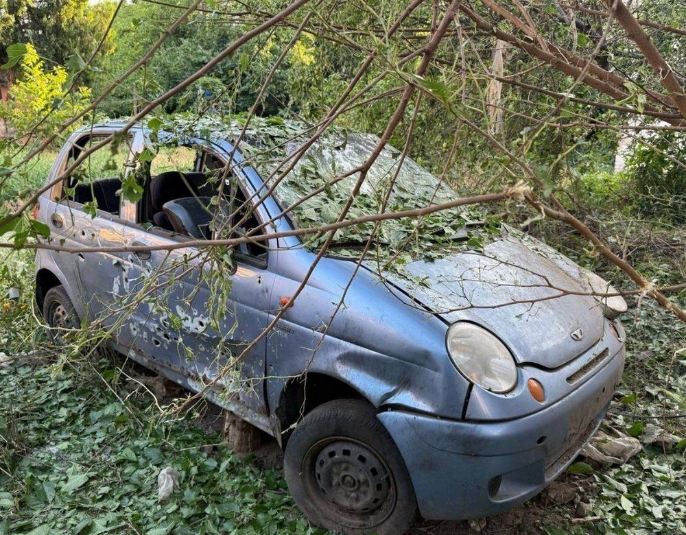 Фото наслідків ворожих атак у Нікополі і районі