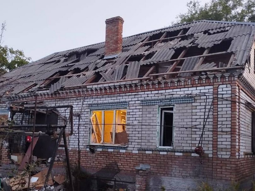 Фото наслідків ворожих атак у Нікополі і районі