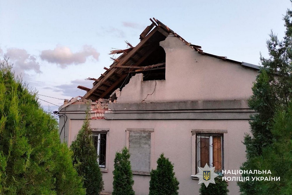 Атаки на Нікопольщину: фото наслідків від поліції