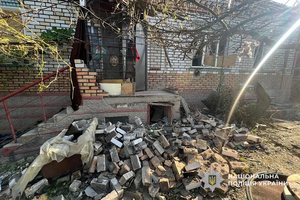 Атаки на Нікопольщину: фото наслідків від поліції