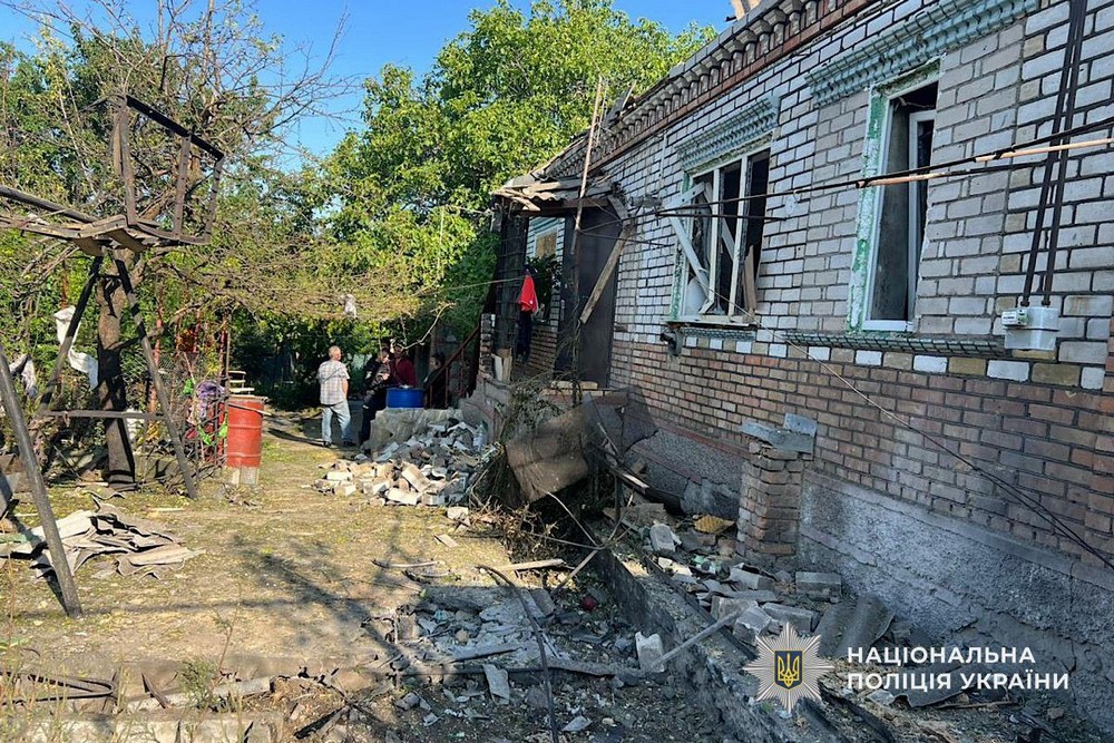 Атаки на Нікопольщину: фото наслідків від поліції