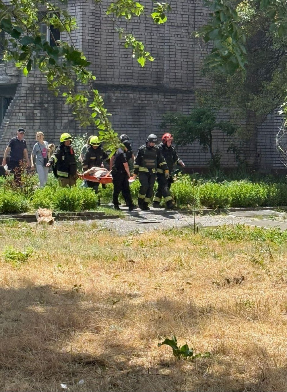 ОНОВЛЕНО: Ворог атакував Дніпро і область ракетами – є загиблі і десятки постраждалих (відео)