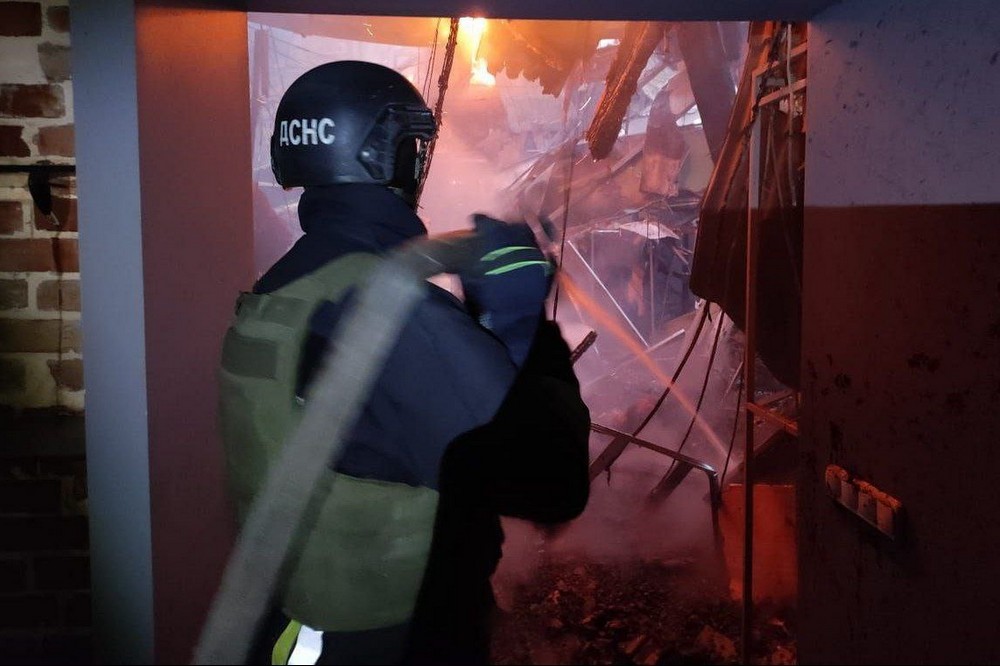 Фото наслідків обстрілів Нікополя