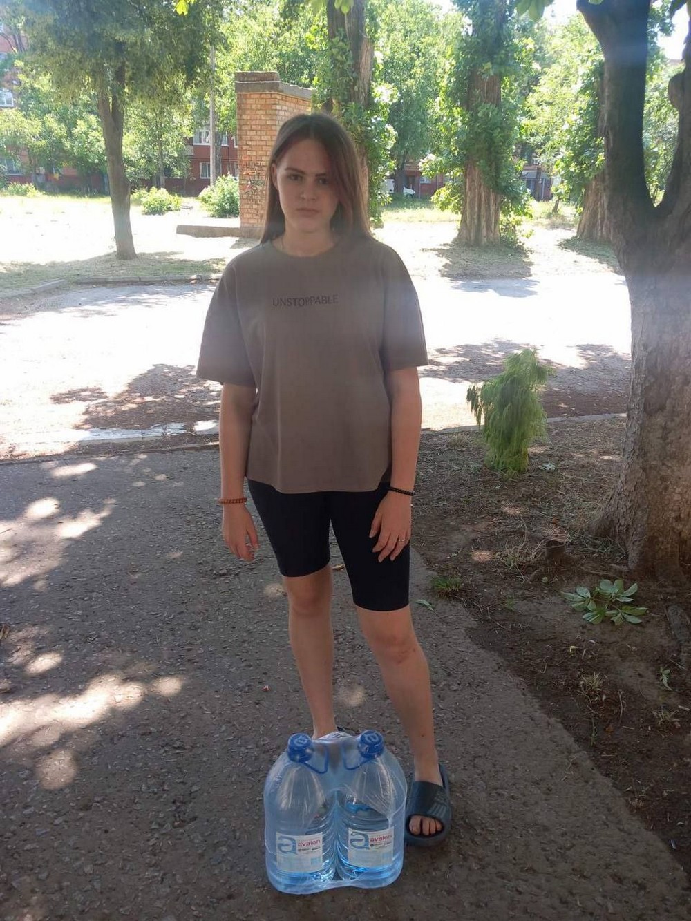 Мешканці Марганця отримали воду від благодійників: фото