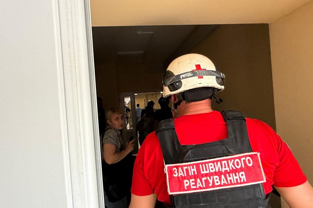 у Нікополі сьогодні волонтер надав першу допомогу постраждалому (фото)