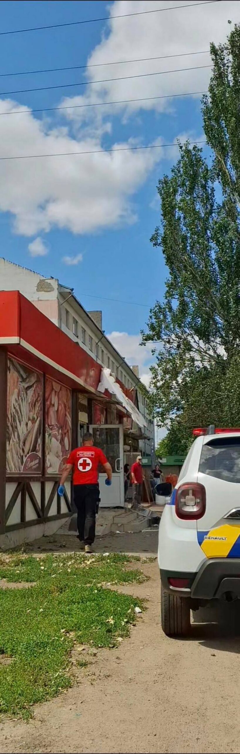 у Нікополі сьогодні волонтери надавали допомогу постраждалим (фото) 2
