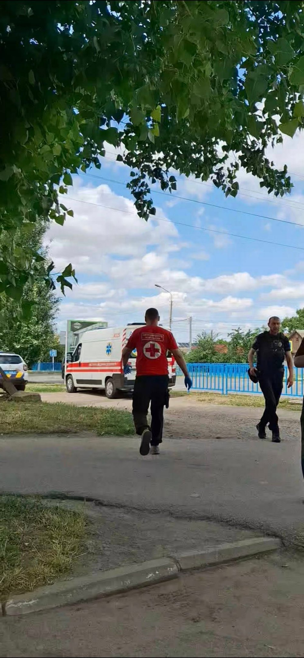 у Нікополі сьогодні волонтери надавали допомогу постраждалим (фото) 3
