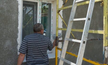 До кожного випадку підходять індивідуально: як у Нікополі відновлюють пошкоджене ворогом житло (фото) 37 у Нікополі відновлюють пошкоджене ворогом житло (фото) 2