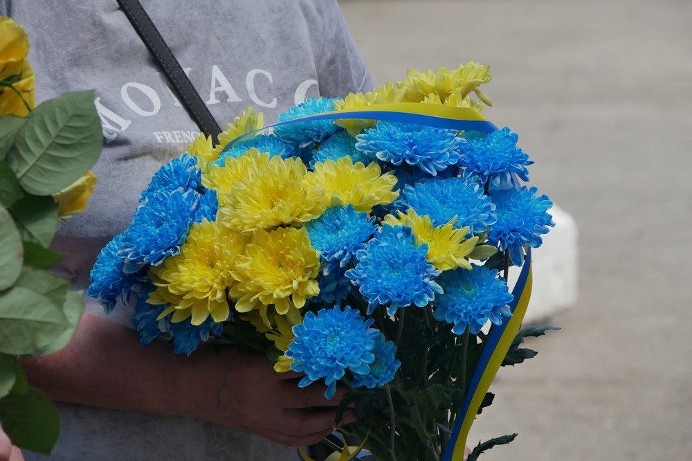 у Покрові сьогодні відкрили меморіальну дошку на честь Артема Рябухи 10