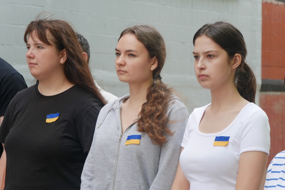 у Покрові сьогодні відкрили меморіальну дошку на честь Артема Рябухи 5