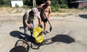 У Придніпровському на Нікопольщині розпочато ямковий ремонт доріг (фото)