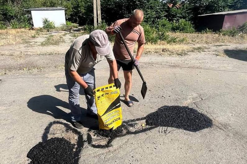 У Придніпровському на Нікопольщині розпочато ямковий ремонт доріг (фото)