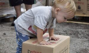 Мешканці Мирівської громади отримали продукти, засоби гігієни і воду від благодійників (фото)