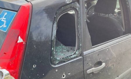 У Нікополі ворожий FPV-дрон влучив у автівку, що рухалася, у Марганці окупанти поранили матір і 15-річну доньку