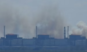 Окупанти заявили про пожежу в Енергодарі, у мережі шириться відео із задимленою ЗАЕС – що відомо