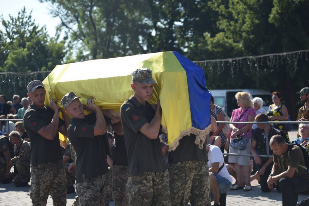 Вбиті росією мешканці Нікопольщини. Захисник з Нікополя Андрій Бєляєв загинув 13 липня 2021 року. Тож сьогодні річниця його загибелі. І ми вшановуємо пам’ять Героя!