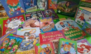 Бібліотека Покрова суттєво поповнила свій фонд. Книжки їй подарували.