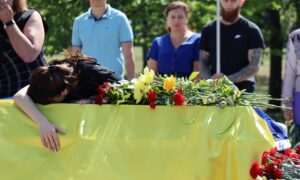 Загинув ще рік тому… На Нікопольщині сьогодні повели в останню путь Героя (фото)