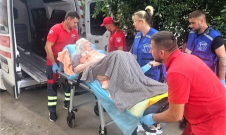 Добровільна евакуація з Нікополя триває: «Проліска» допомогла 84-річній жінці