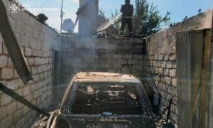 У Нікополі сьогодні внаслідок обстрілу згоріли гараж з автівкою і господарча споруда