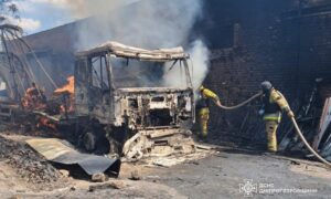 На Нікопольщині ворожий дрон влучив у вантажівку: сталася пожежа