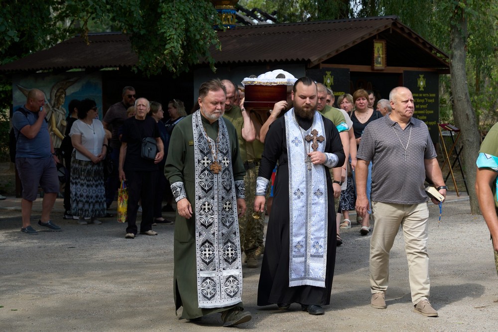 Нікополь сьогодні провів в останню путь Захисника