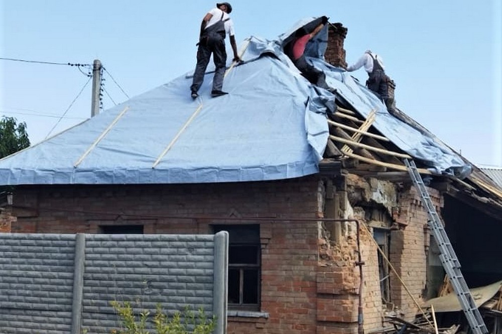 У Нікополі показали, як усувають наслідки обстрілів: фото