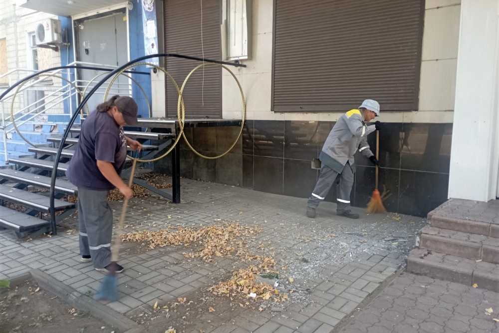 У Нікополі показали, як усувають наслідки обстрілів: фото