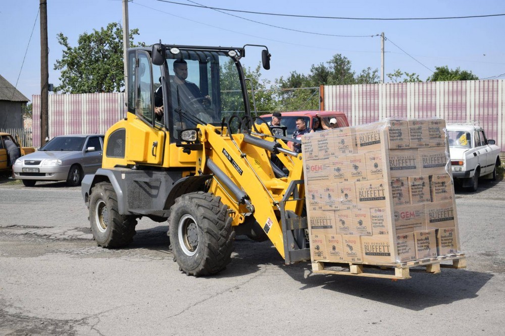 Мешканці Мирівської громади отримали продукти, засоби гігієни і воду від благодійників (фото)