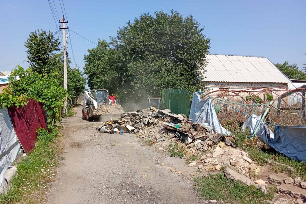 У Нікополі показали, як усувають наслідки обстрілів: фото