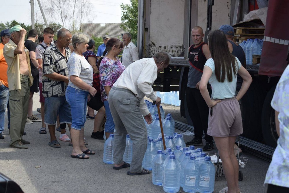 Мешканці Мирівської громади отримали продукти, засоби гігієни і воду від благодійників (фото)