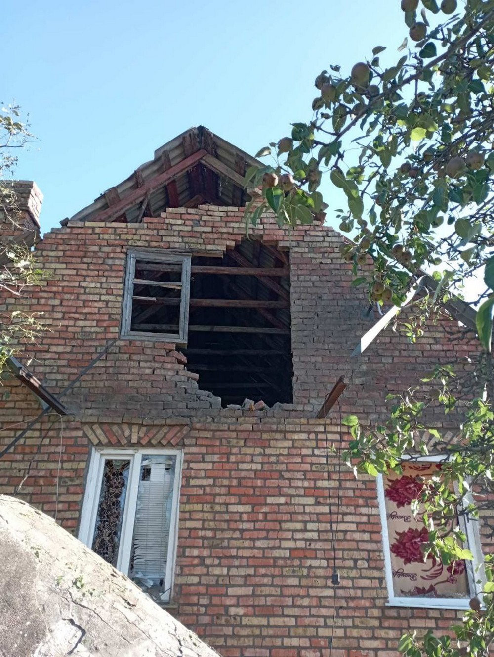 Живуть без світла, зв’язку і транспортного сполучення під звуки вибухів: на НІкопольщині «Проліска» допомогла мешканцям двох сіл
