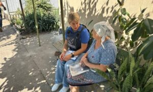 Не витримавши на чужині, повернулися до Нікополя, а вдома потрапили під дронову атаку – «Проліска» допомогла літній парі (фото)