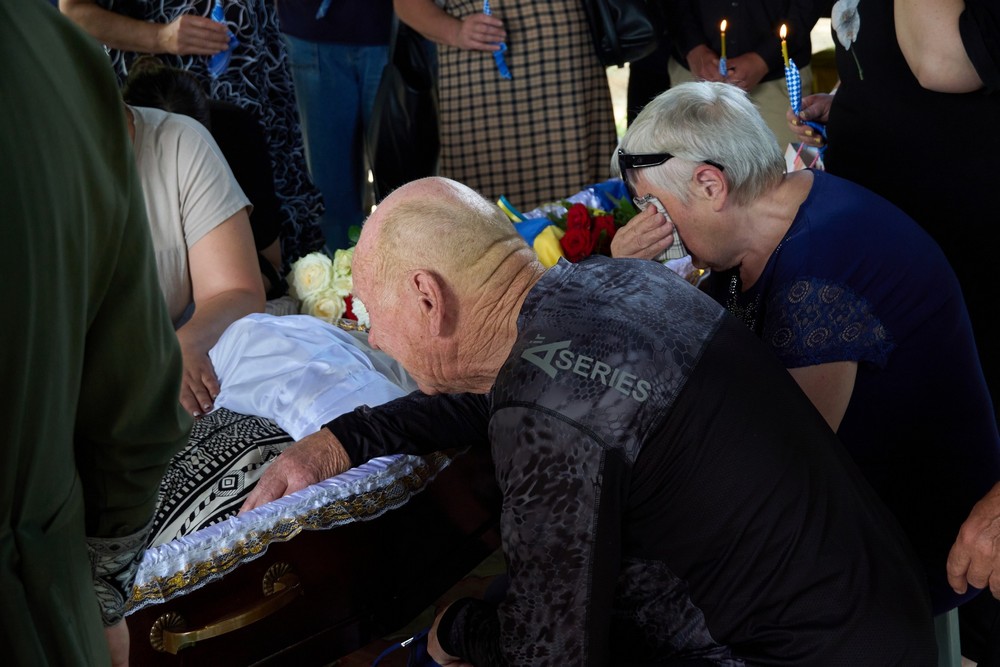 Нікополь сьогодні провів в останню путь Захисника