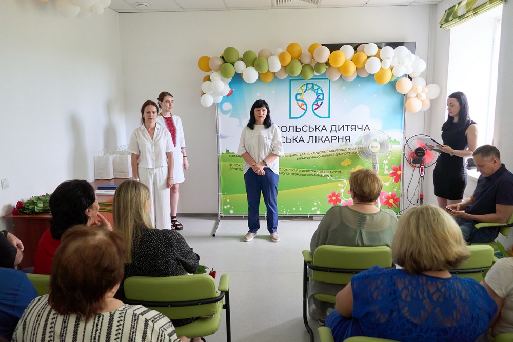 Медпрацівників Нікополя привітали напередодні професійного свята: фото