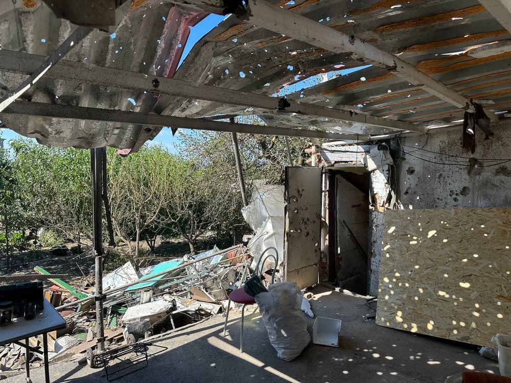 Не витримавши на чужині, повернулися до Нікополя, а вдома потрапили під дронову атаку – «Проліска» допомогла літній парі (фото)