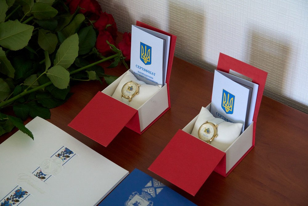 Медпрацівників Нікополя привітали напередодні професійного свята: фото